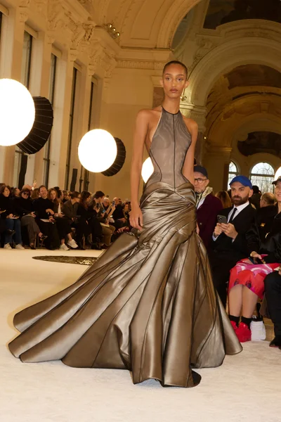Look 32